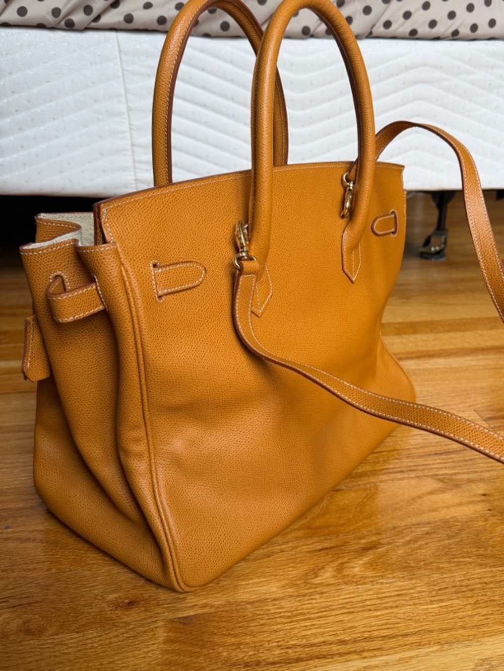 Classic Tan Leather Structured Tote Bag - Picture 8 of 8